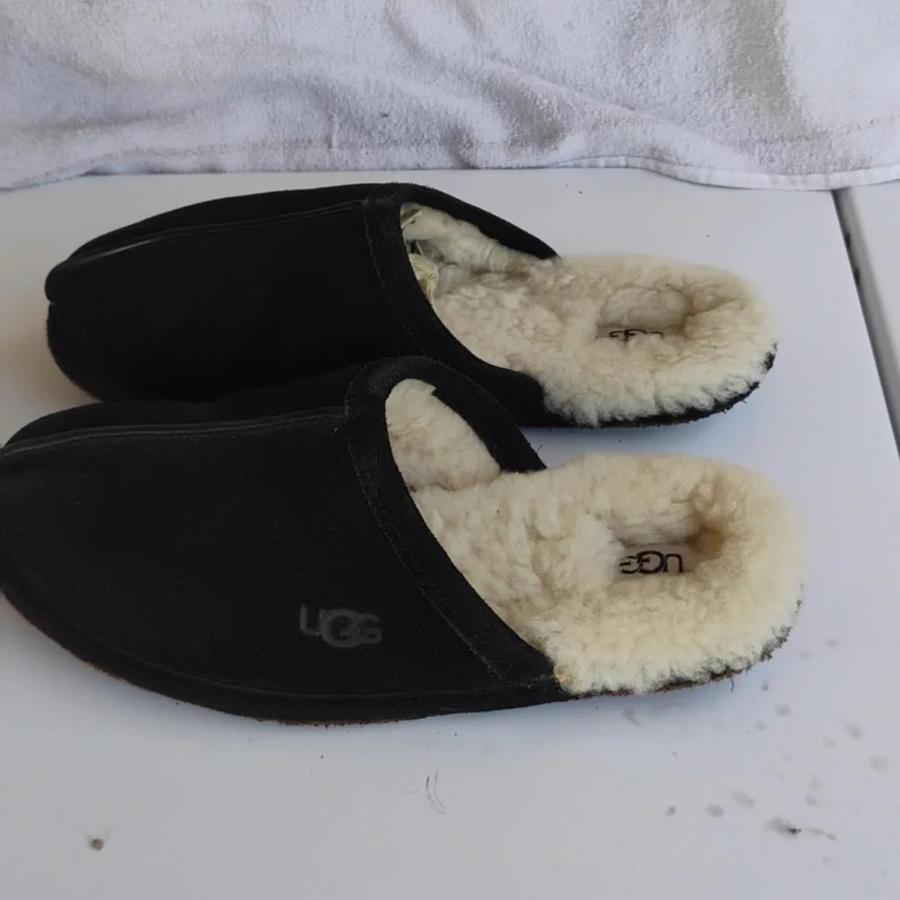 UGG SLIPPER Size 9 Men - Picture 2 of 6